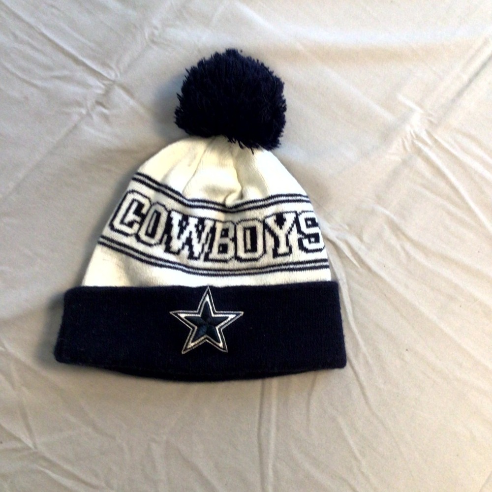 Dallas Cowboys Men's Beanie Hat One Size White Blue Pom Pom Sideline Cuffed Knit
